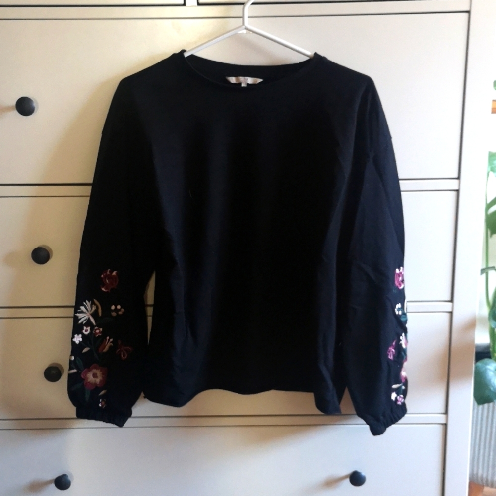Black sweater with embroidered sleeves